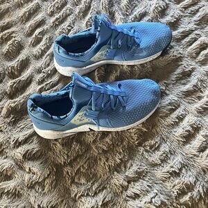 North Carolina Tarheels  Blue Athletic Sneakers